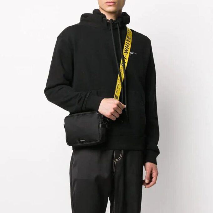 Off-White Men’ s Arrow Logo Black