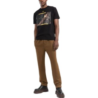 Off-White Men’ s FW22 Caravaggio Arrow Character Printing Casual Short Sleeve Black T-Shirt Off-White Men’ s FW22 Caravaggio Arrow Character Printing Casual Short Sleeve Black T-Shirt